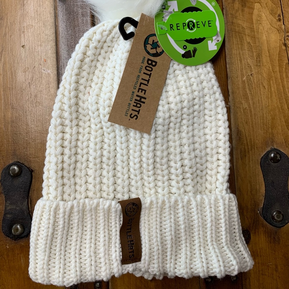 NWT High Desert Gear BottleHats Pom Pom Knit Hat